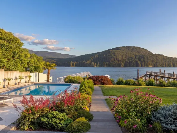 North Vancouver luxury property with pool and mountain view